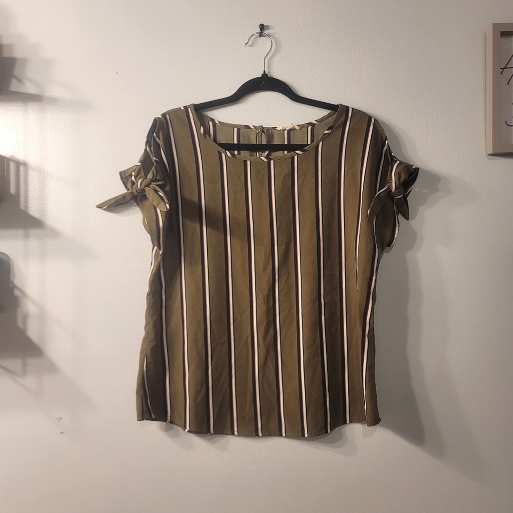 E Hanger M | Olive Striped Tie Sleeve Blouse